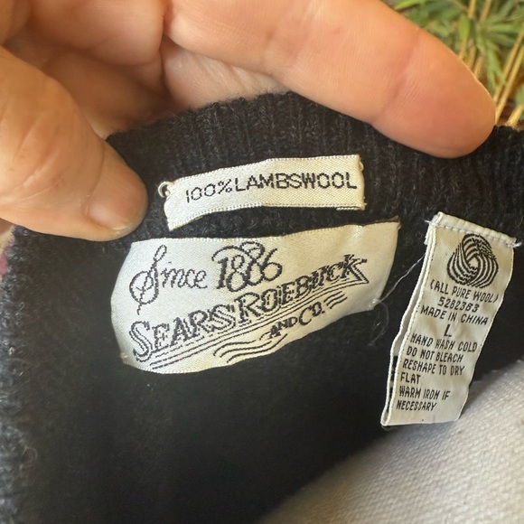 Sears Roebuck and Company men’s vintage V-neck sweater size large 100% lambswool - Picture 3 of 8